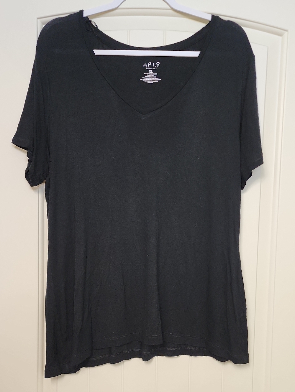 Apt. 9 Black V-Neck Short Sleeve Tee